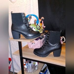 Lace up Morgan boots with 3 inch heel - Black